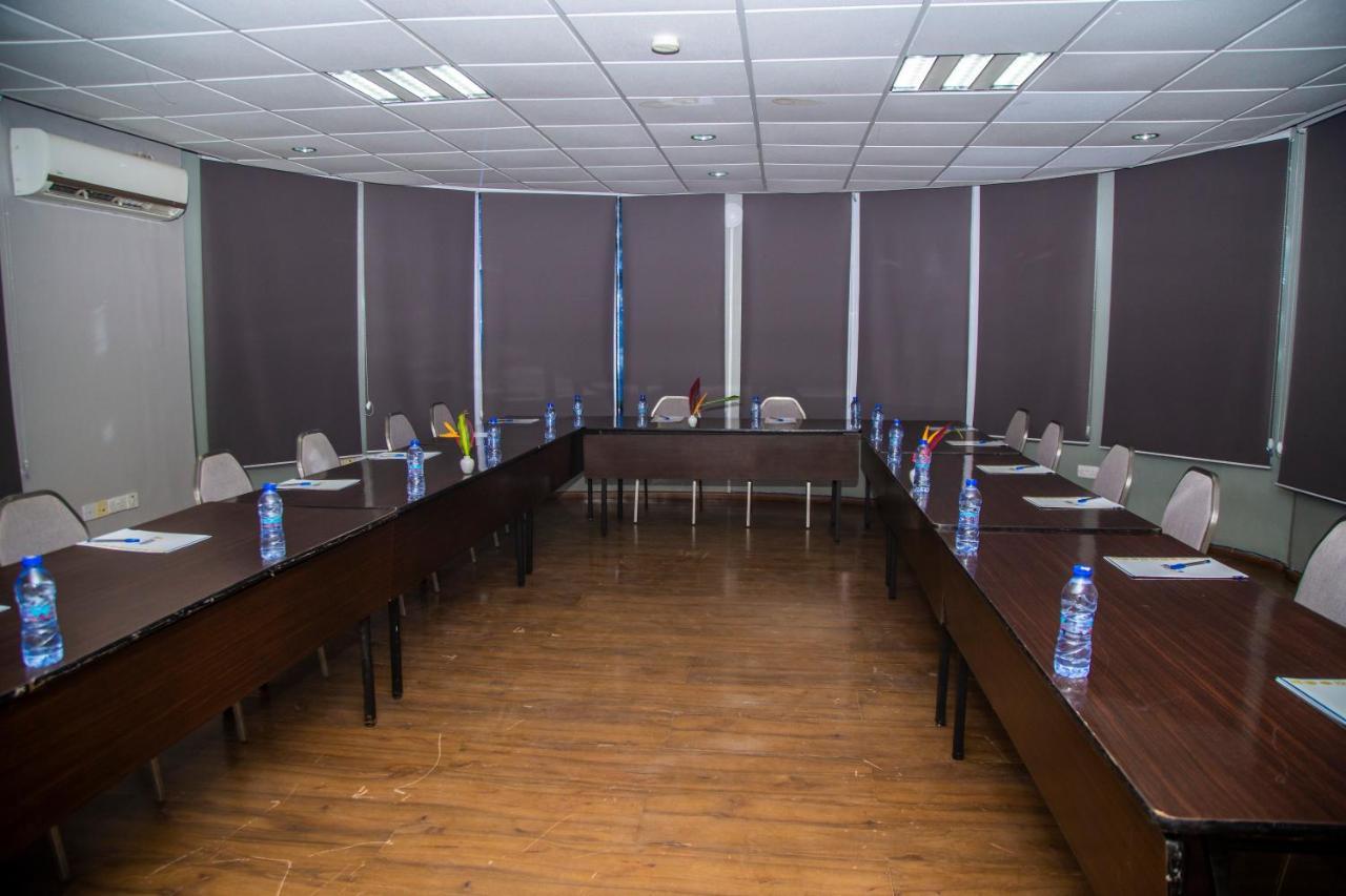 Airside Hotel Akra Dış mekan fotoğraf