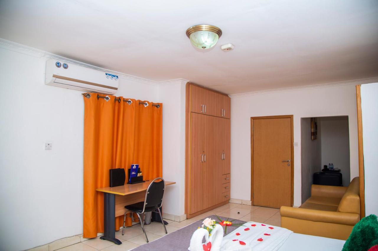 Airside Hotel Akra Dış mekan fotoğraf