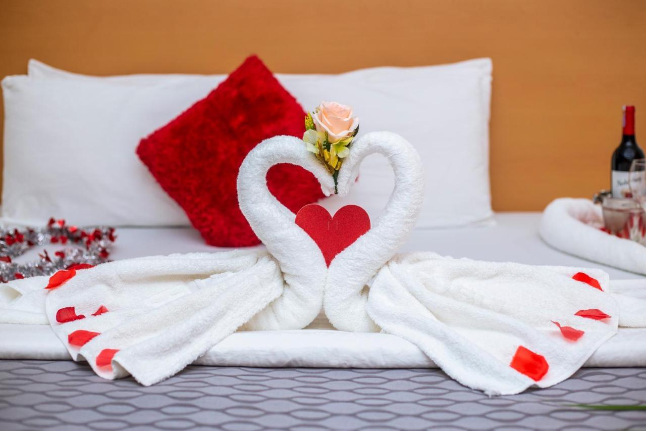 Airside Hotel Akra Dış mekan fotoğraf