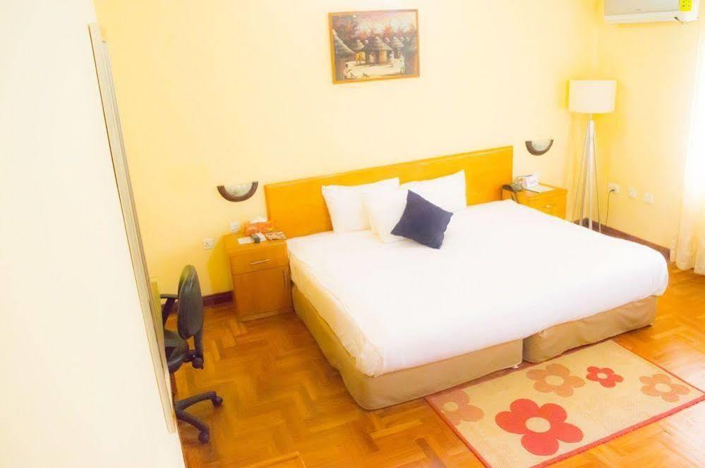 Airside Hotel Akra Dış mekan fotoğraf